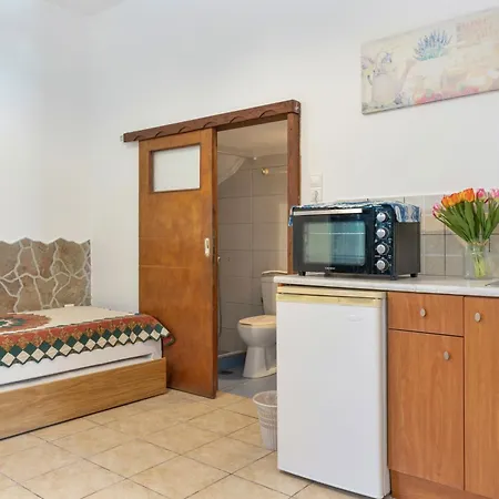 Mouria 4 アパート *